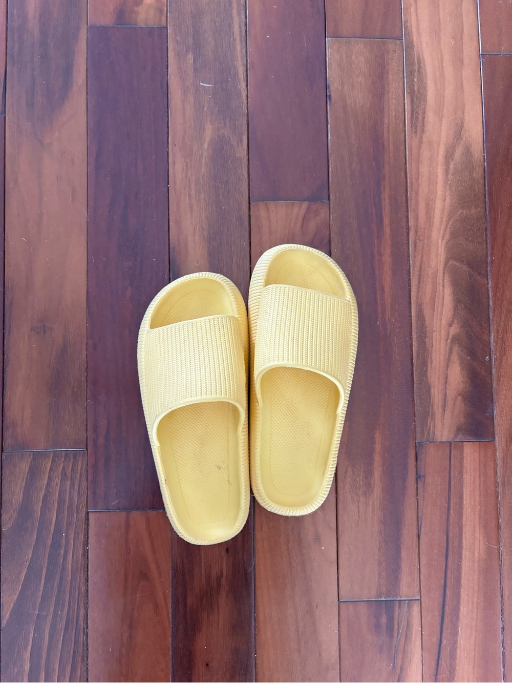 yellow viral cloud slides for women